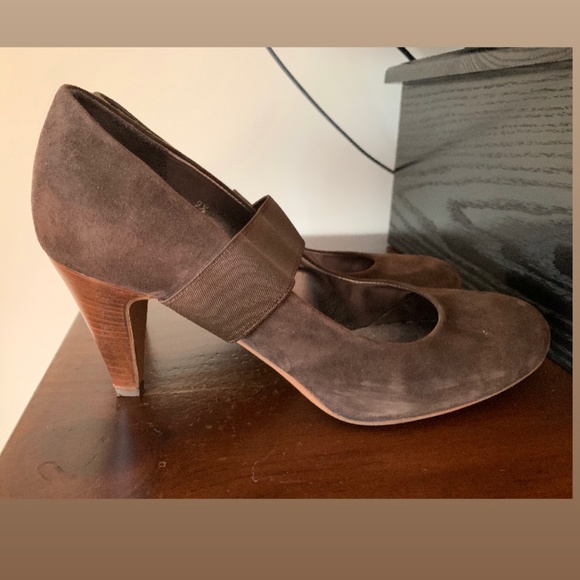 Donna Karan chocolate brown suede high heel round toe elastic front band  size 9 - Picture 4 of 6